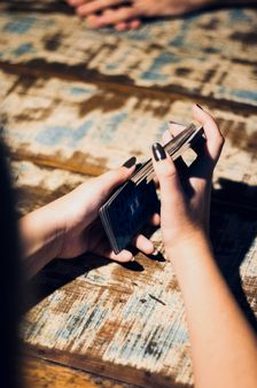 5 câu hỏi về bàn cược
